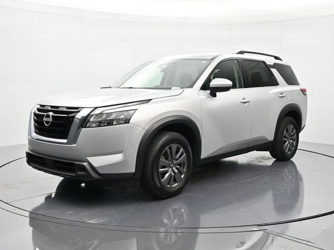 Certified 2024 Nissan Pathfinder SV image 1