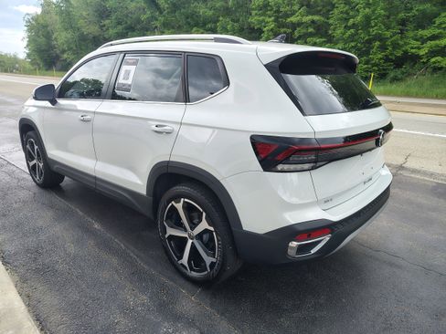 Used 2025 Volkswagen Taos SEL AWD/4WD image 7