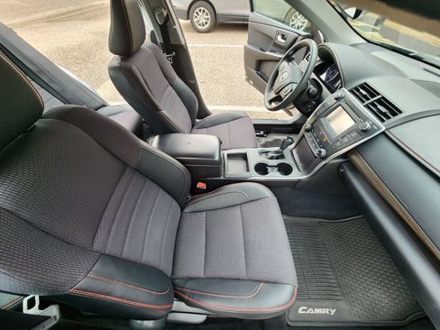 Used 2016 Toyota Camry LE FWD image 10