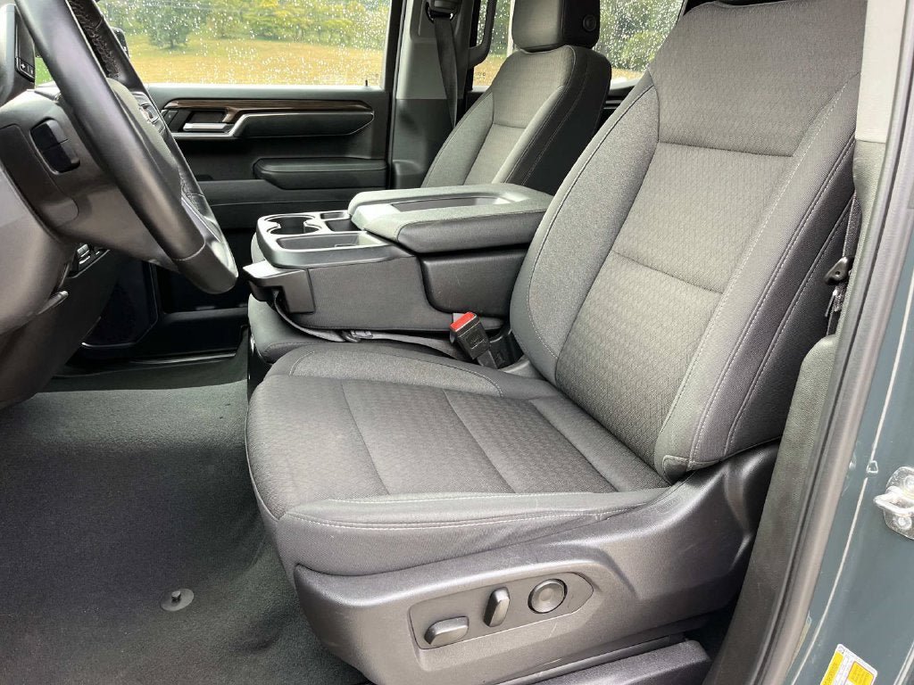 Used 2025 Chevrolet Silverado 1500 LT AWD/4WD image 27