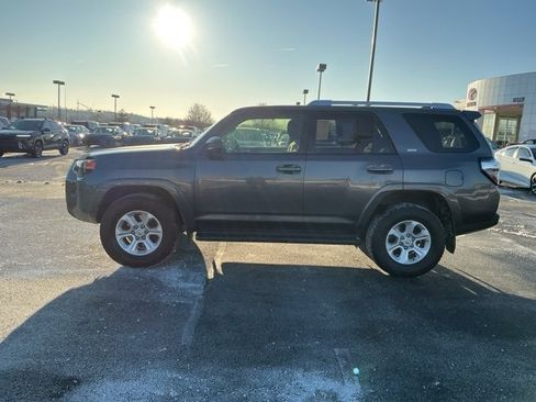 Used 2016 Toyota 4Runner SR5 image 8