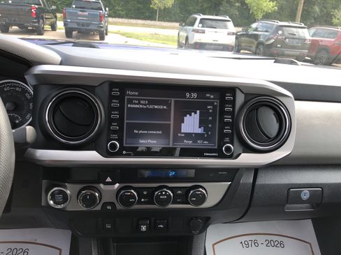 Used 2023 Toyota Tacoma SR5 AWD/4WD image 10