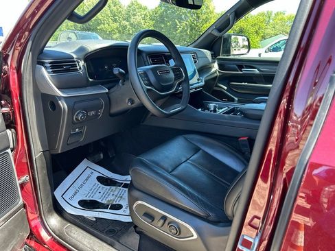 Used 2024 Jeep Wagoneer L Series II w/ Flexible Seating Group AWD/4WD image 13