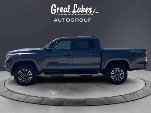 Used 2022 Toyota Tacoma TRD Sport w/ Technology Package AWD/4WD image 2