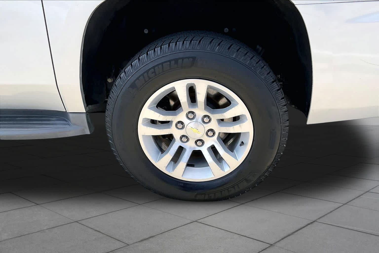Used 2016 Chevrolet Suburban LS RWD image 11