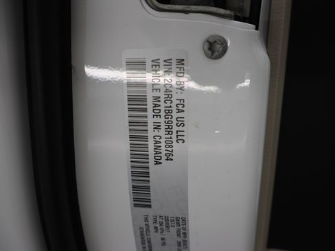 Used 2024 Chrysler Pacifica Touring-L FWD image 60