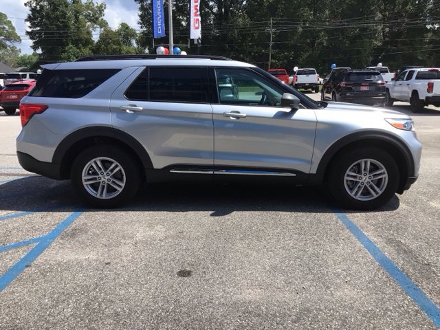 Used 2023 Ford Explorer XLT AWD/4WD image 7