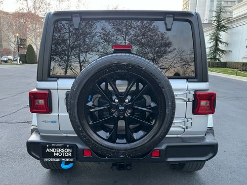 Used 2023 Jeep Wrangler Sahara image 8