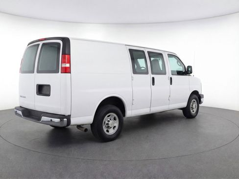 Used 2025 Chevrolet Express 3500 LT w/ LT Preferred Equipment Group RWD image 9