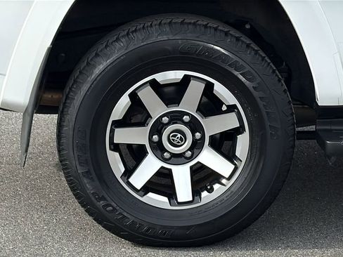 Used 2024 Toyota 4Runner TRD Off-Road Premium image 8
