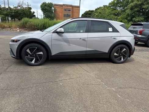 New 2025 Hyundai Ioniq 5 SEL image 4