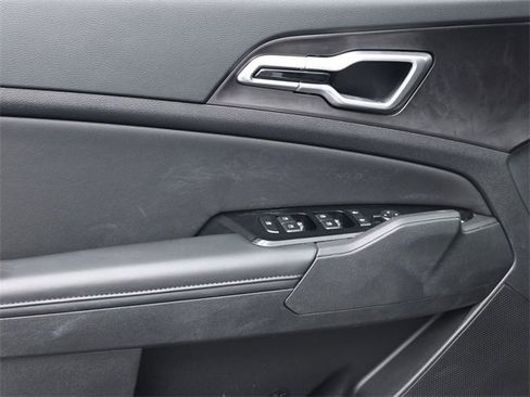 Used 2024 Kia Sportage EX image 11