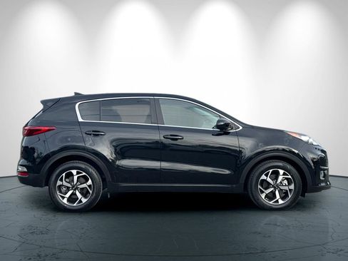 Certified 2022 Kia Sportage LX image 3