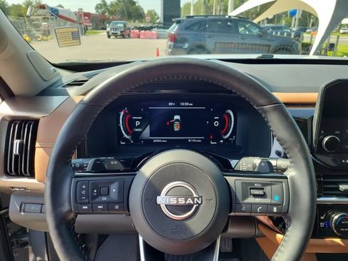 Used 2024 Nissan Pathfinder Platinum AWD/4WD image 27