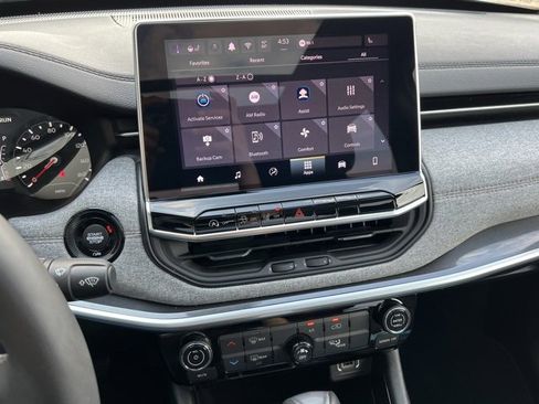 Used 2024 Jeep Compass Latitude w/ Sun and Sound Group image 14