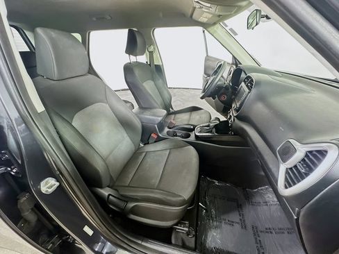 Used 2021 Kia Soul LX FWD image 12