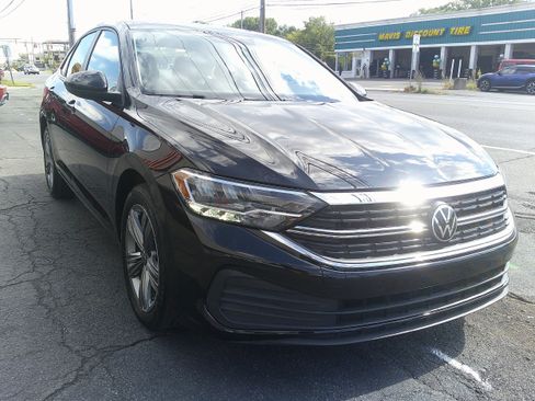 Used 2024 Volkswagen Jetta SE FWD image 5