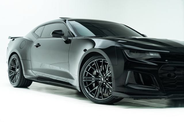 Used 2019 Chevrolet Camaro ZL1 RWD image 3