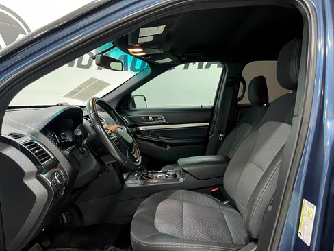 Used 2018 Ford Explorer XLT w/ Equipment Group 201A AWD/4WD image 12