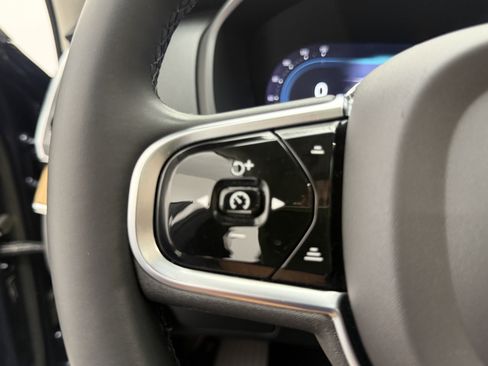 Used 2023 Volvo XC90 B6 Plus w/ Protection Package Premier image 17