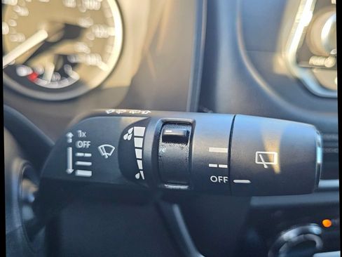 Used 2023 Nissan Rogue S AWD/4WD image 17