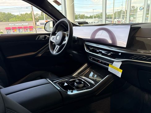 New 2026 BMW X6 M60i w/ Executive Package image 7