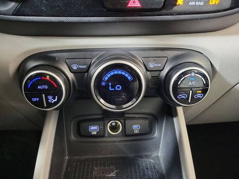 Used 2023 Hyundai Venue SEL FWD image 21