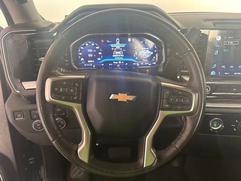 Used 2022 Chevrolet Silverado 1500 LT AWD/4WD image 3