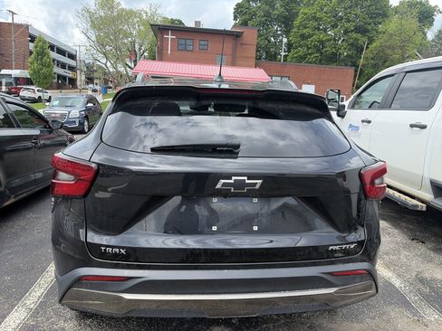 Certified 2024 Chevrolet Trax ACTIV w/ Driver Confidence Package FWD image 6