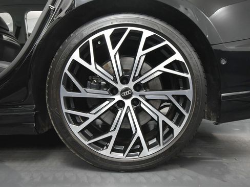 Used 2022 Audi S8 image 12