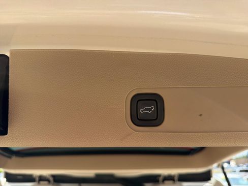 Used 2012 Cadillac Escalade Luxury RWD image 41
