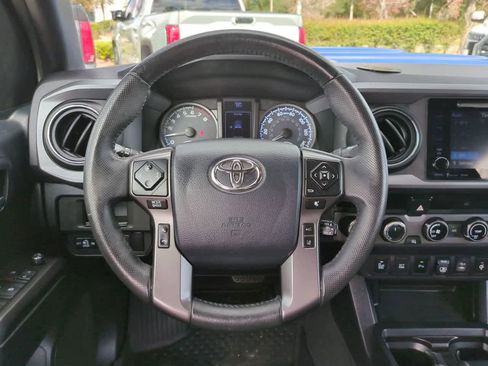 Used 2018 Toyota Tacoma TRD Sport w/ Technology Package image 15