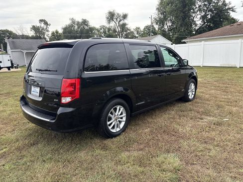 Used 2020 Dodge Grand Caravan SXT FWD image 5
