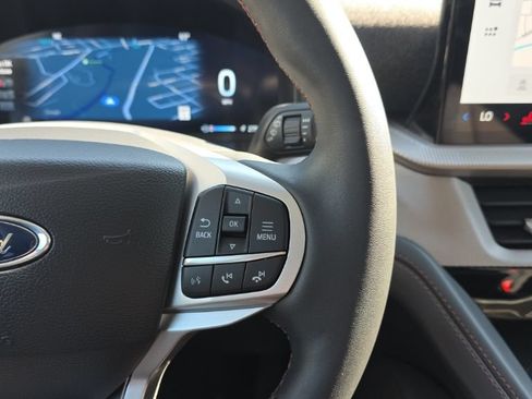 Used 2025 Ford Explorer Active AWD/4WD image 25