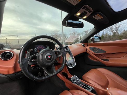 Used 2017 McLaren 570S image 18