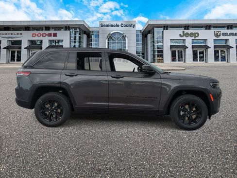 New 2026 Jeep Grand Cherokee Altitude AWD/4WD image 9