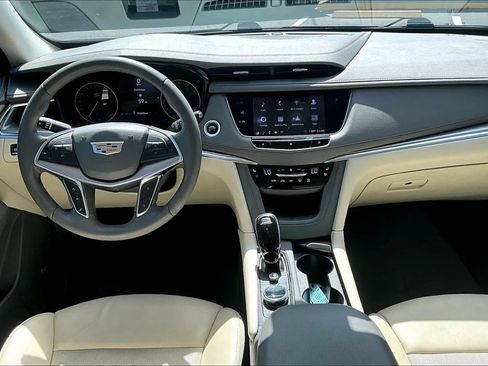 Used 2020 Cadillac XT5 Premium Luxury FWD image 5