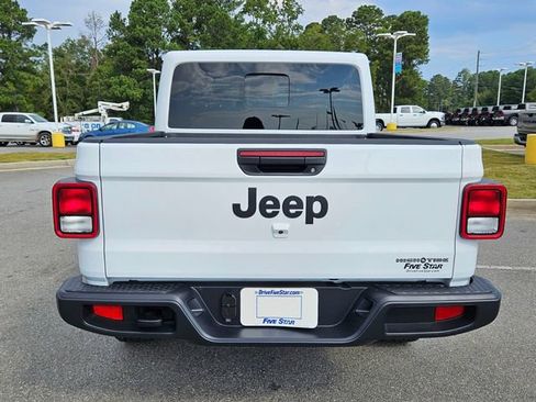 New 2025 Jeep Gladiator Sport image 12