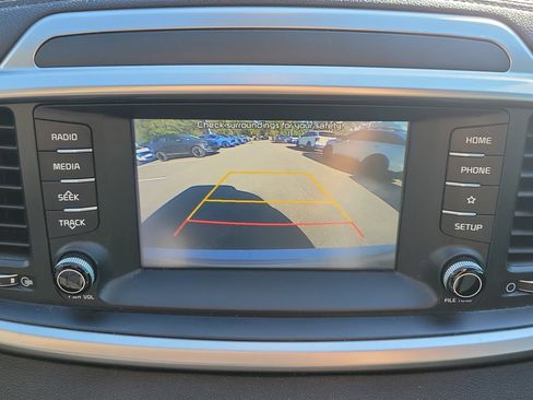 Used 2020 Kia Sorento AWD V6 image 32
