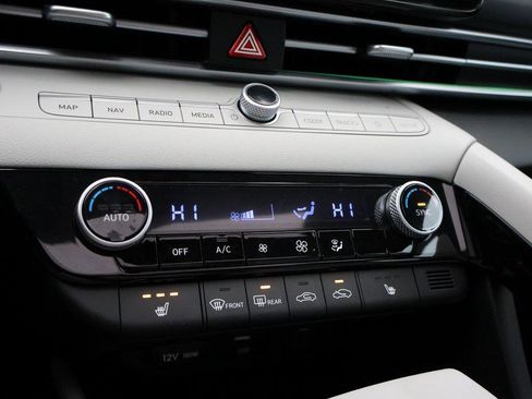 New 2025 Hyundai Elantra Limited image 37