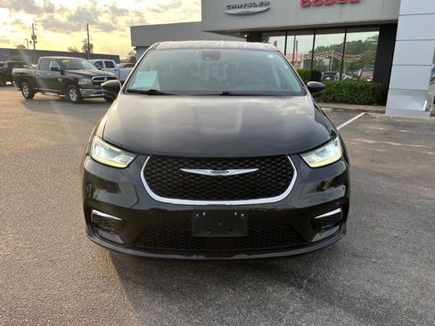 Used 2023 Chrysler Pacifica Touring-L FWD image 36