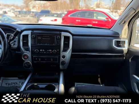 Used 2019 Nissan Titan SV w/ SV Convenience Package image 25