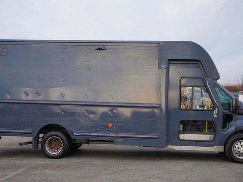 Used 2021 Ford Transit 350 DRW RWD image 8