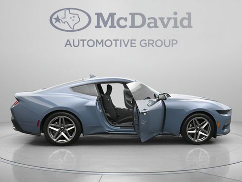 Used 2025 Ford Mustang Coupe RWD image 40