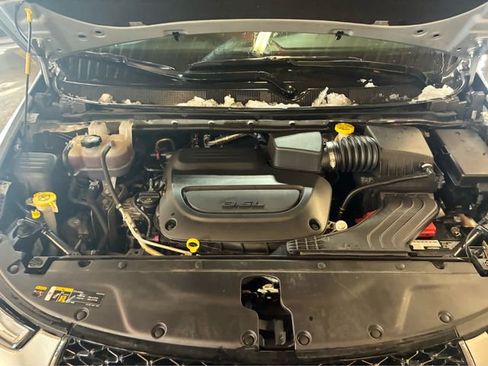 Used 2024 Chrysler Pacifica Touring-L FWD image 24
