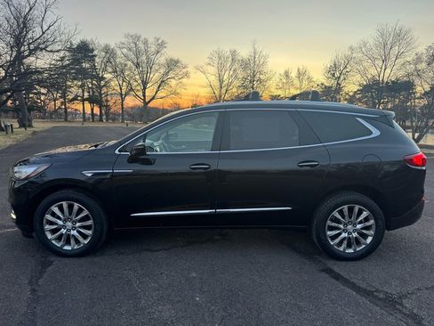 Used 2018 Buick Enclave Essence image 3
