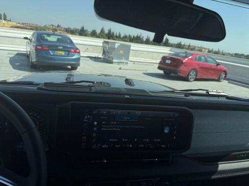 Used 2025 Jeep Wrangler Sahara image 17