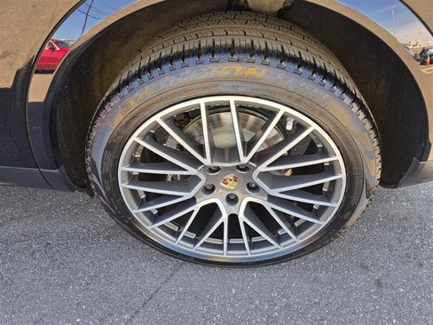 Used 2020 Porsche Cayenne AWD/4WD image 27