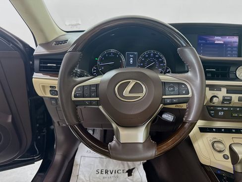 Used 2017 Lexus ES 350 w/ Ultra Luxury Package image 12