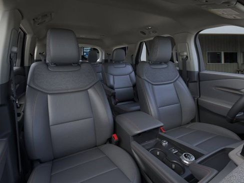 New 2026 Ford Explorer Active RWD image 10